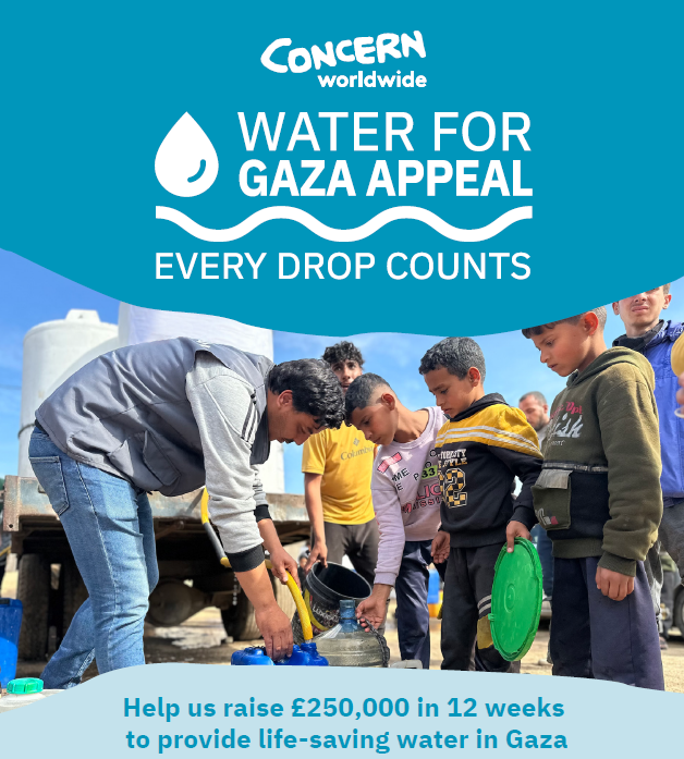In Gaza, Concern's partners distribute clean water to people living in a displacement camp